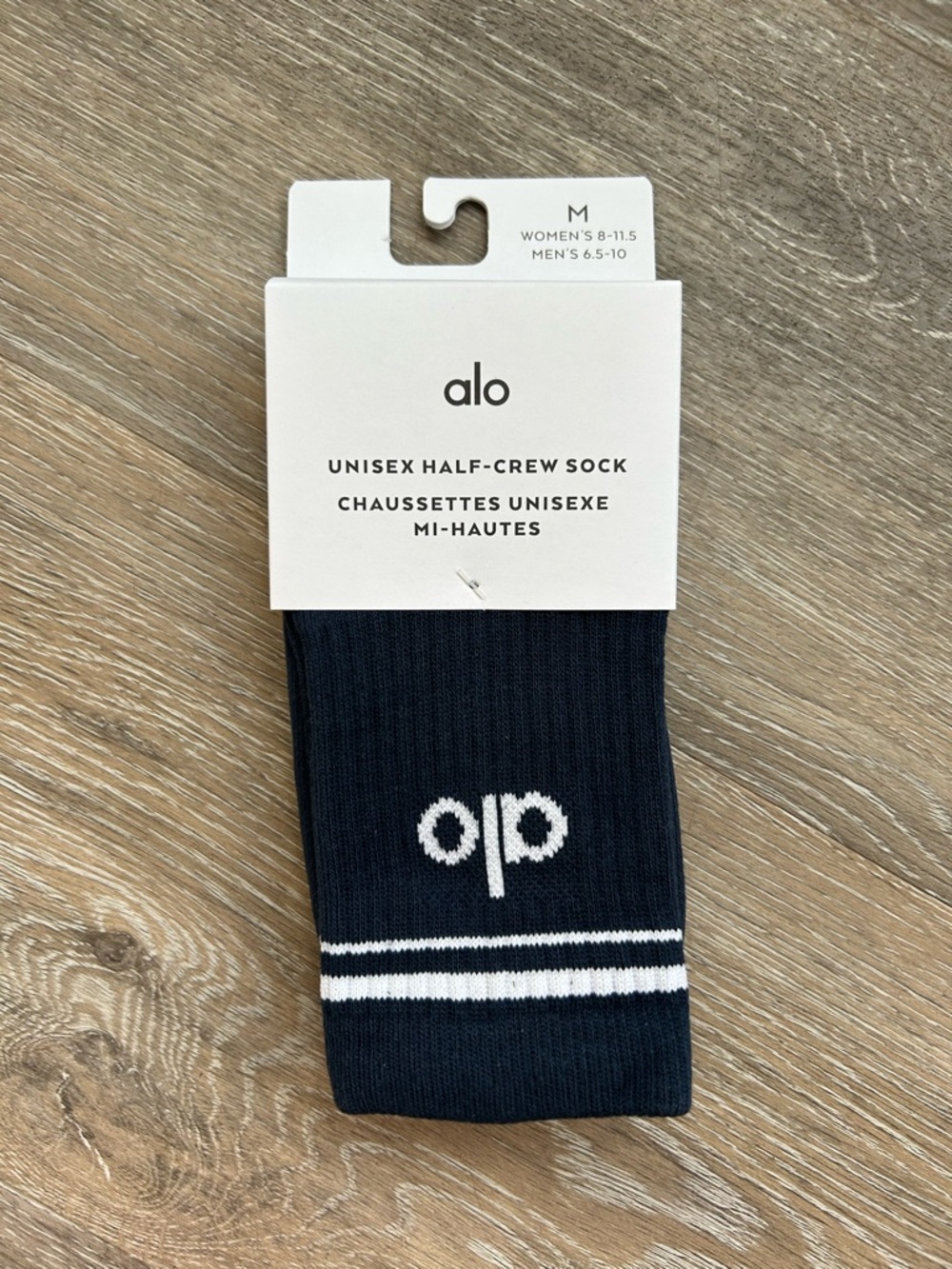 ALO Yoga Unisex Half-Crew Sock in Navy and White